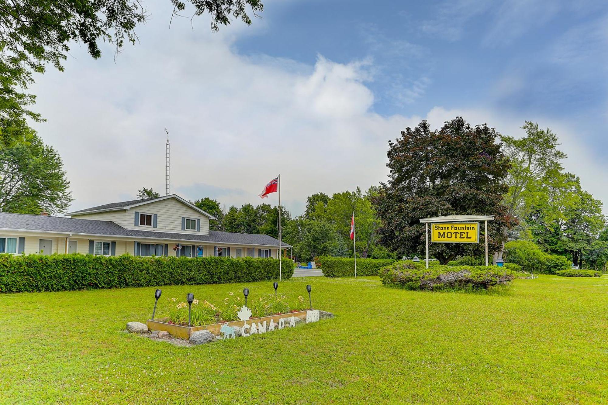 Stone Fountain Motel Fenelon Falls Exterior photo